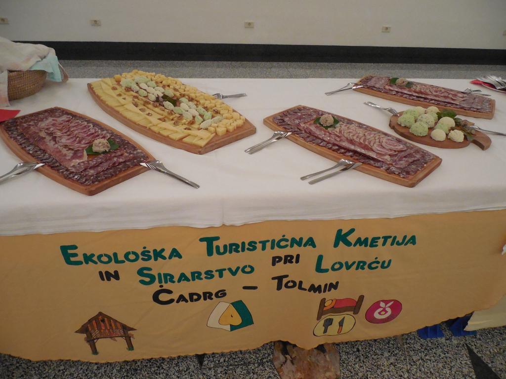 Ekoloska Turisticna Kmetija Pri Lovrcu Tolmin Luaran gambar